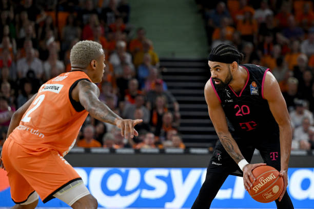 队均展现出 队均展现出